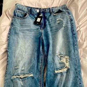 New with tags size 13 fashion nova jeans baggy with rips.